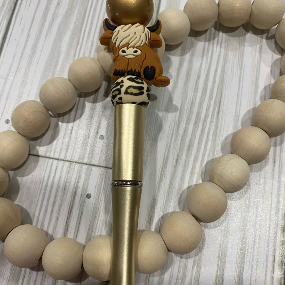 Gold and Beige Beaded Pen with Hyland Cow Bead
